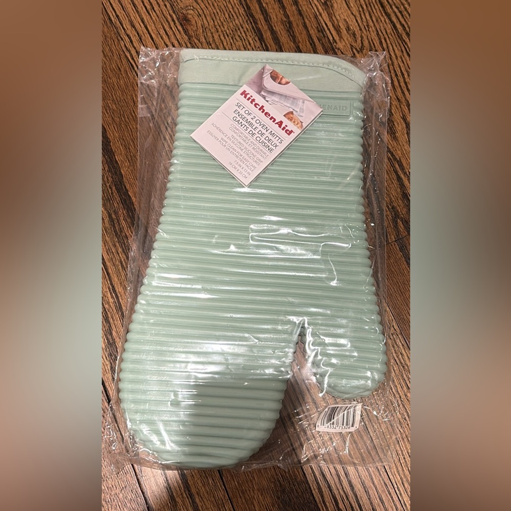 KitchenAid Pistachio Green Silicone Oven Mitt